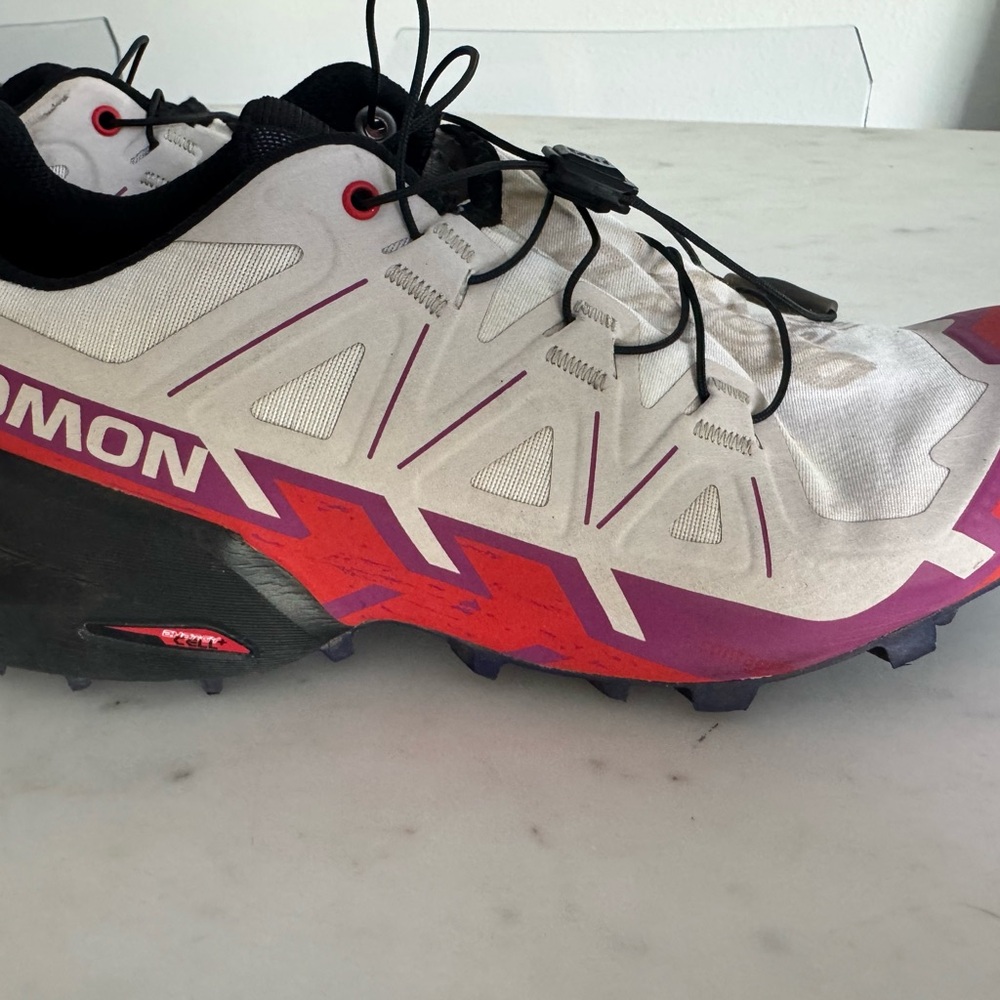 Salomon Athletic Shoes White and Red Trail-Ready Design